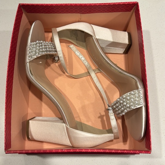 Kelly and Katie Hildie X silver satin heels - Picture 5 of 5